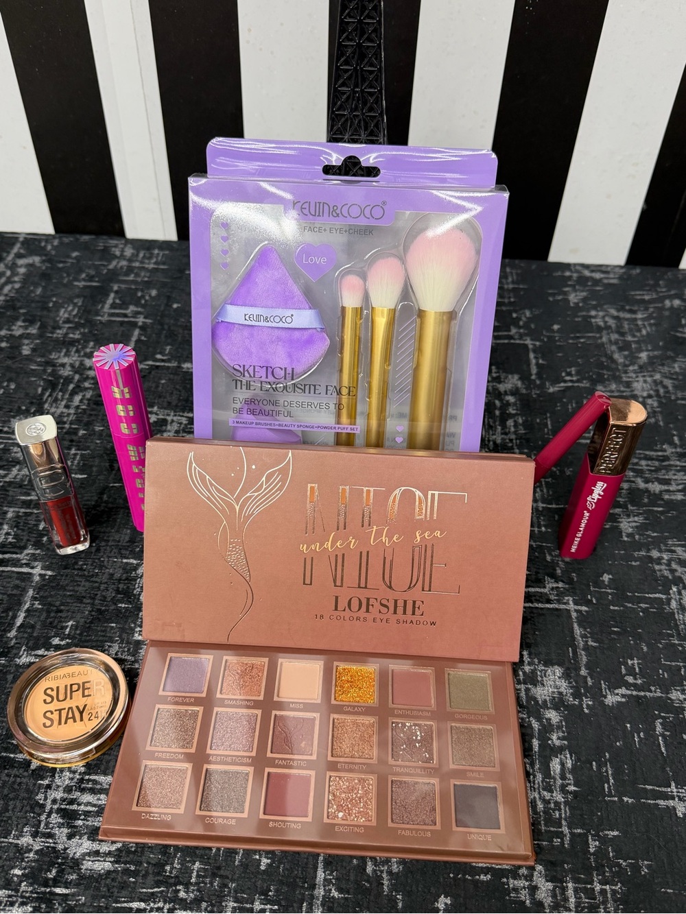 'Under the Sea' 18-Color Eyeshadow Palette - Rose Gold